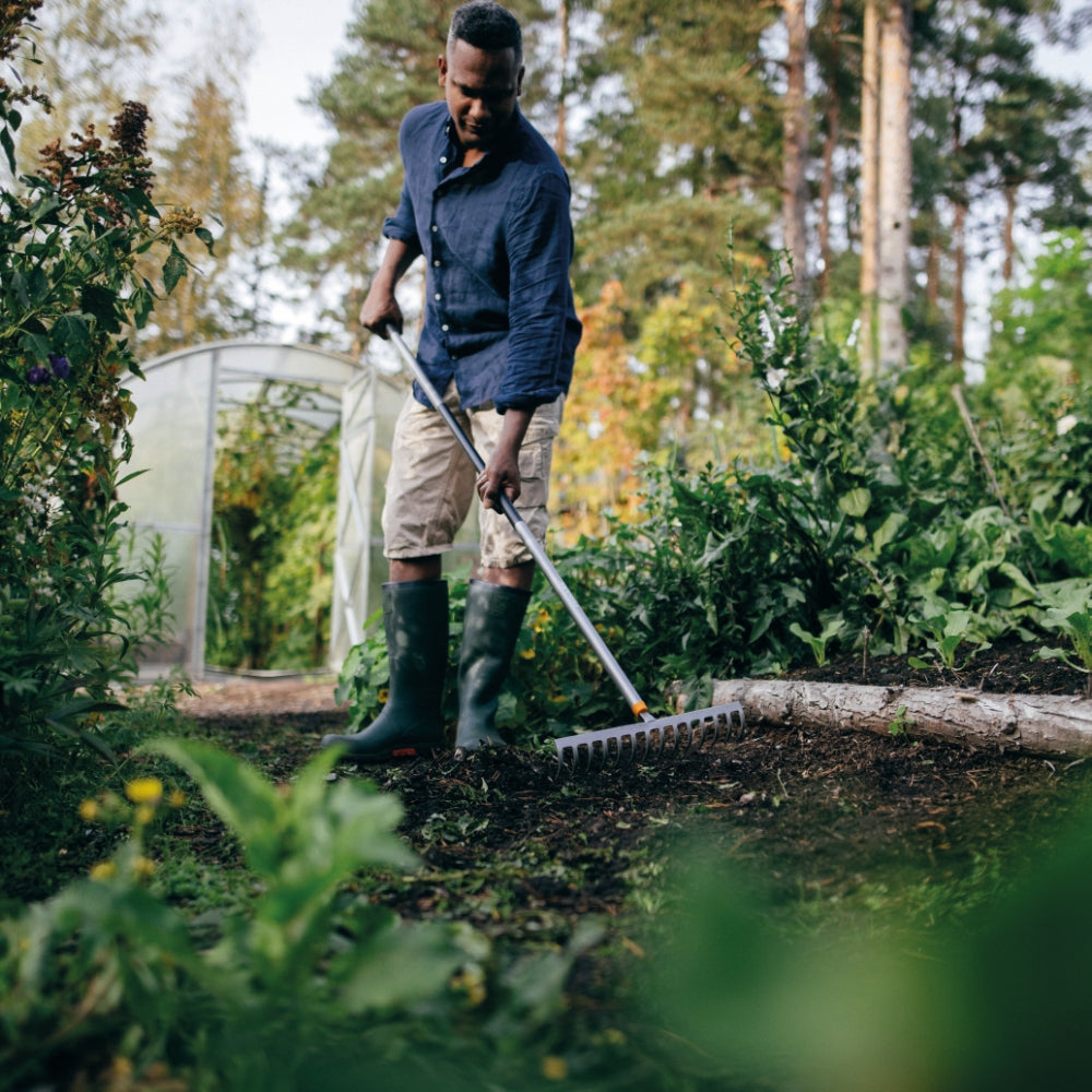Fiskars Trädgårdskratta 14-Böjda Pinnar Ergonomic